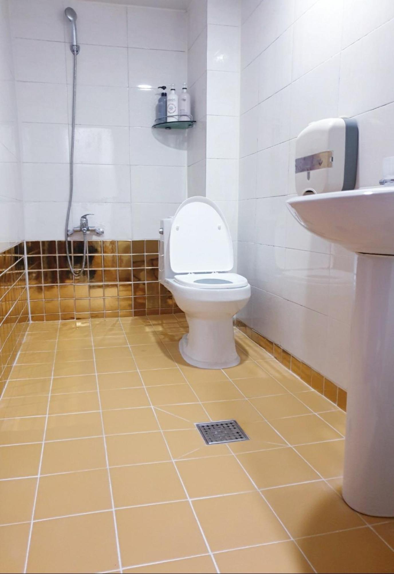 Long Sinchon Hongdae Hostel