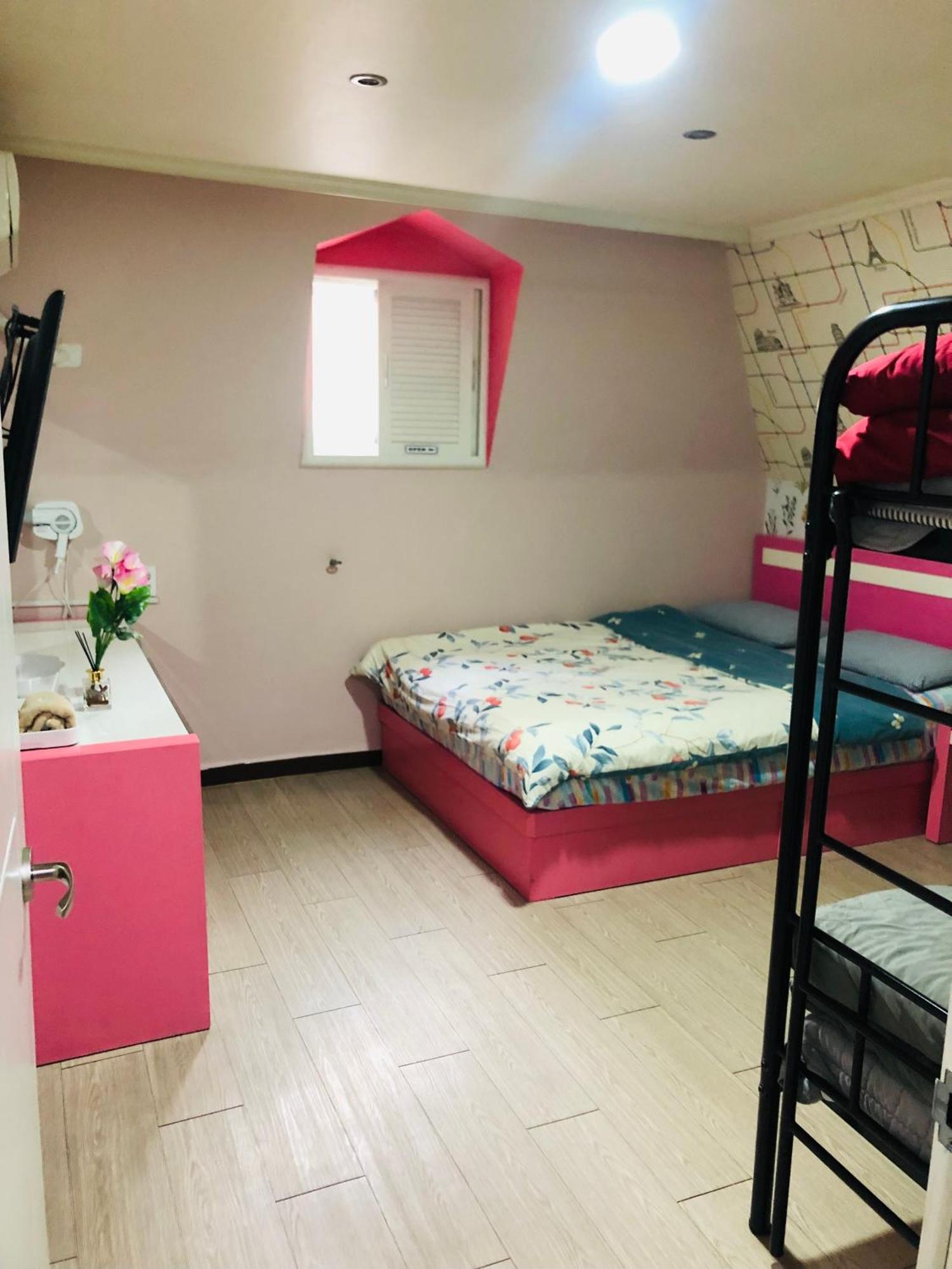 Hostel Long Sinchon Hongdae