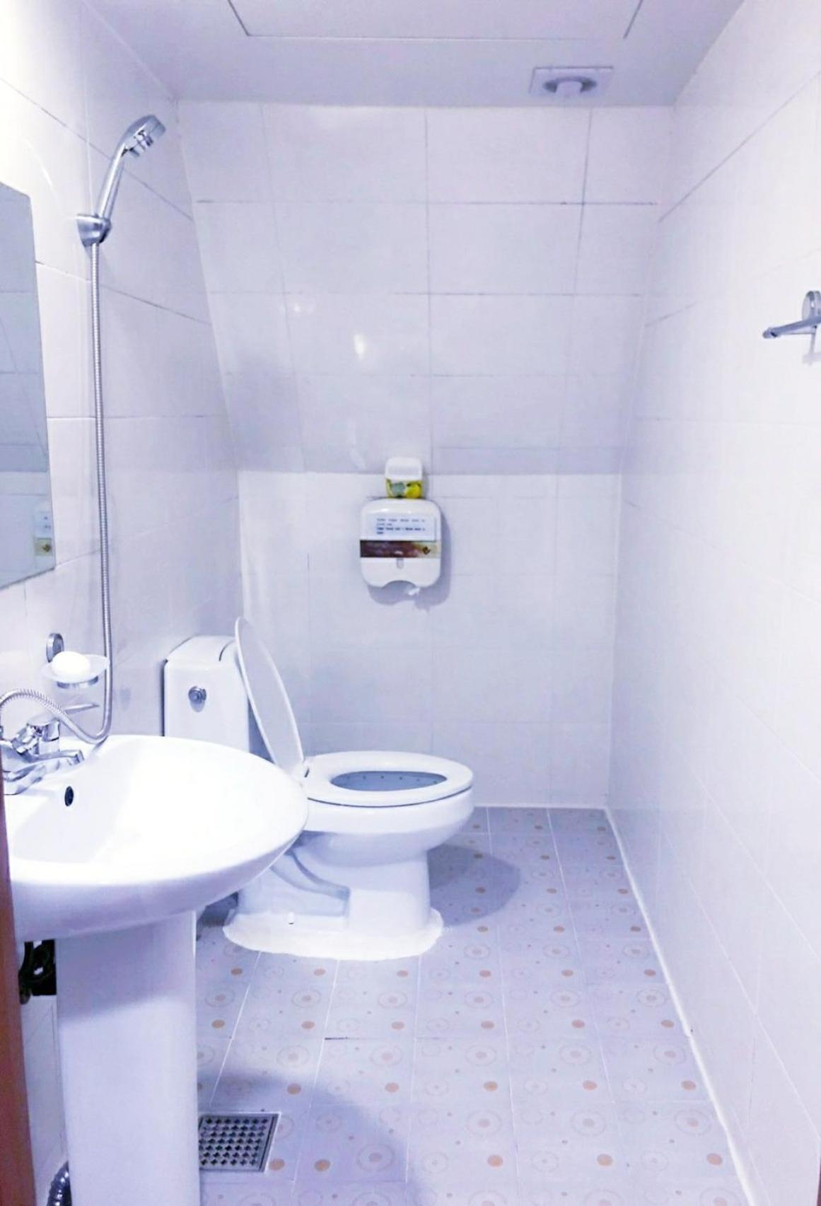 Long Sinchon Hongdae Hostel *