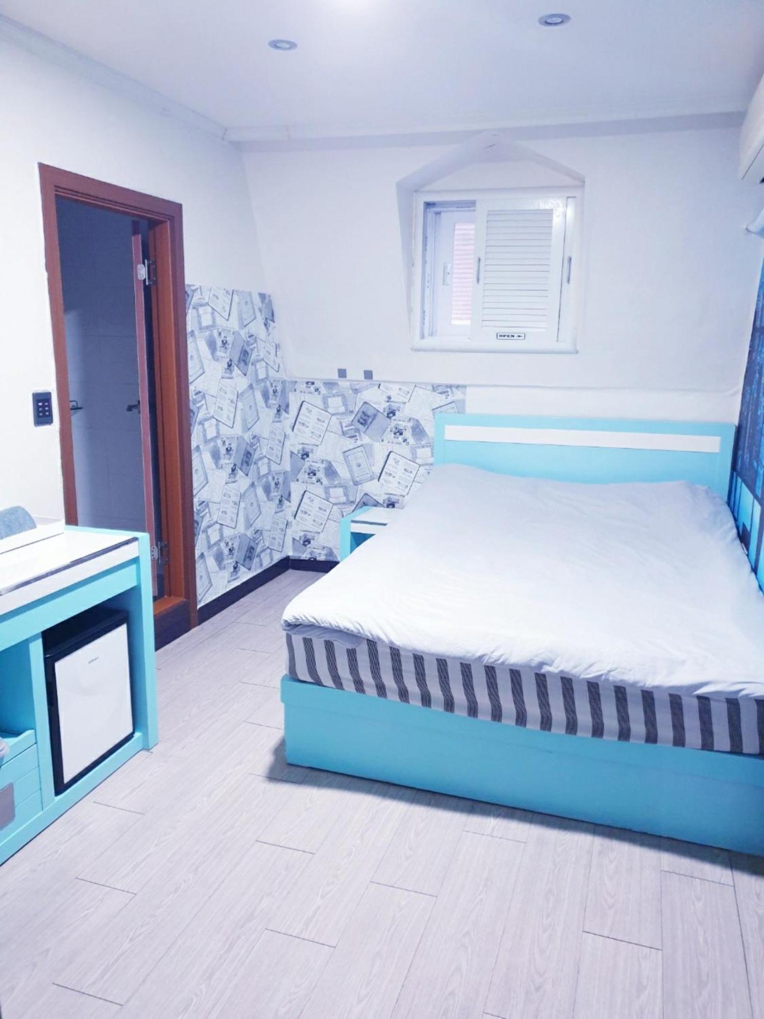 Hostel Long Sinchon Hongdae