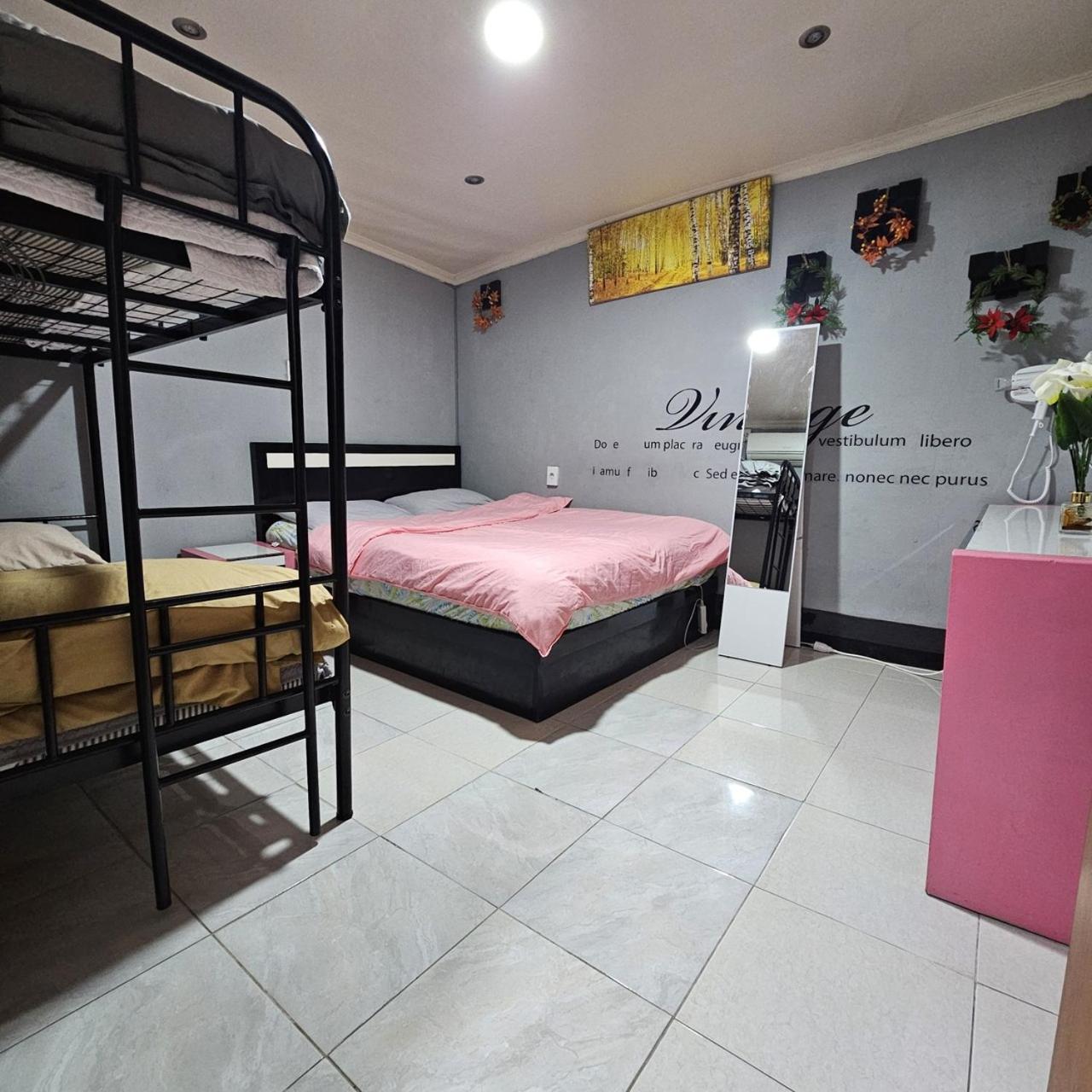 Hostel Long Sinchon Hongdae